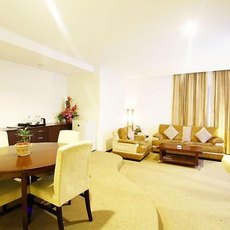 Plaza Inn Kendari Kültér fotó