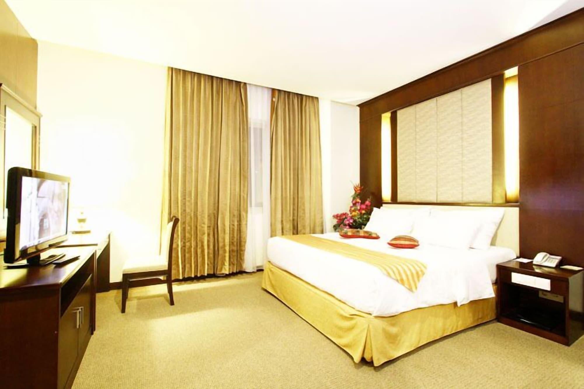 Plaza Inn Kendari Kültér fotó